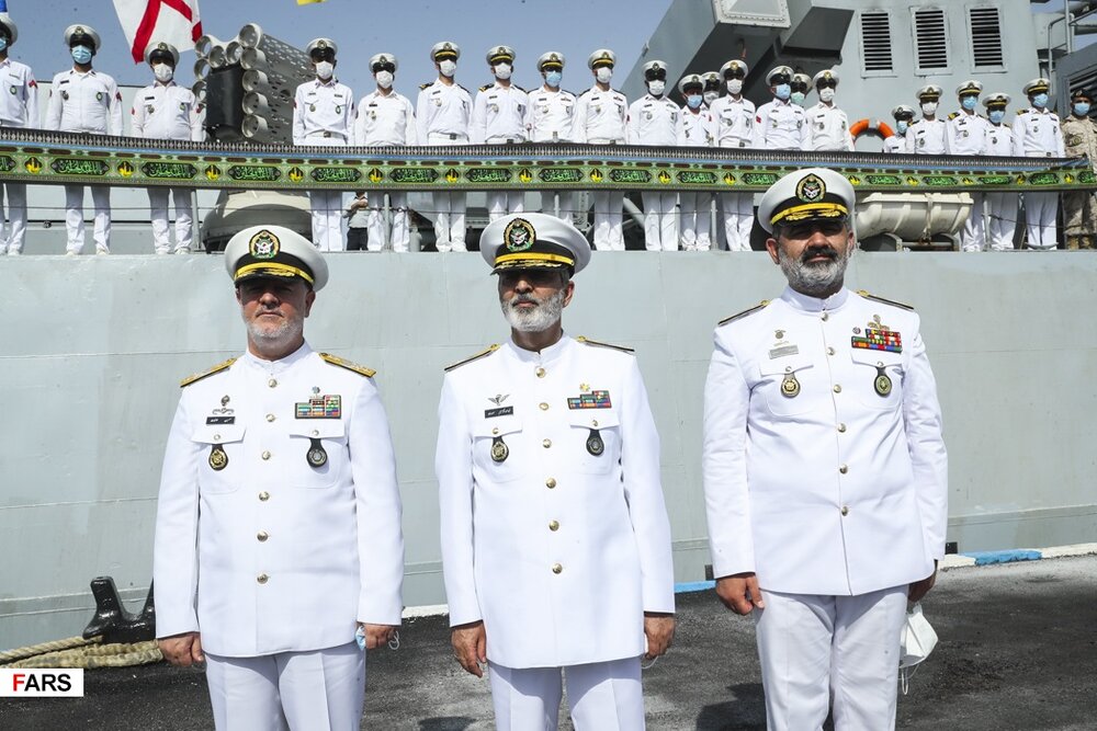 امیر شهرام ایرانی، امیر سیدعبدالرحیم موسوی و امیر حسین خانزادی در مراسم استقبال از ناوگروه ۷۵ نیروی دریایی ارتش در منطقه یکم دریایی بندرعباس 