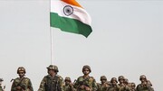 کشیدن تانک ۴۶ تنی توسط سربازان هندی در مانور نظامی! / فیلم