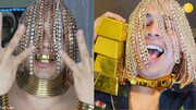 کاشتن عجیب زنجیر طلا بر روی سر به جای مو توسط خواننده‌ سوژه شد! / فیلم
