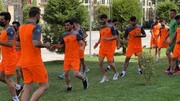 شاگردان گل‌محمدی در محوطه هتل تمرین کردند / عکس