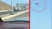 ویدیو دلخراش از لحظه واژگونی خودرو و پرت شدن راننده به بیرون از ماشین!