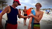 ویدیو وحشتناک از حمله مرگبار کوسه به پسر نوجوان حین موج سواری!