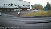 ویدیو وحشتناک از تصادف تریلی با خودروی سواری در مقابل ماشین پلیس!