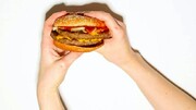 پیدا شدن انگشت قطع شده آشپز رستوران در ساندویچ همبرگر!