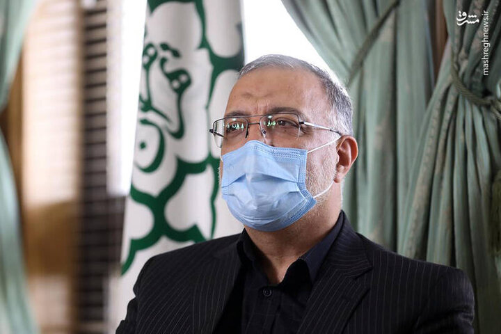 تزریق واکسن کرونا توسط شهردار تهران/ فیلم