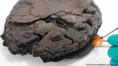 یک کیک ۷۹ ساله سالم در آلمان کشف شد! / عکس