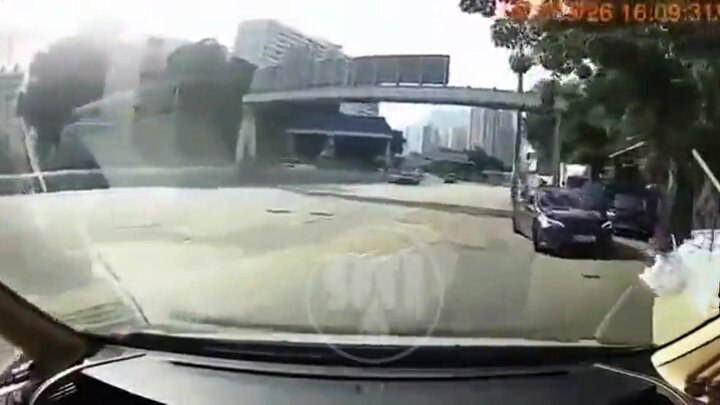 ویدیو وحشتناک از لحظه واژگونی خودرو!