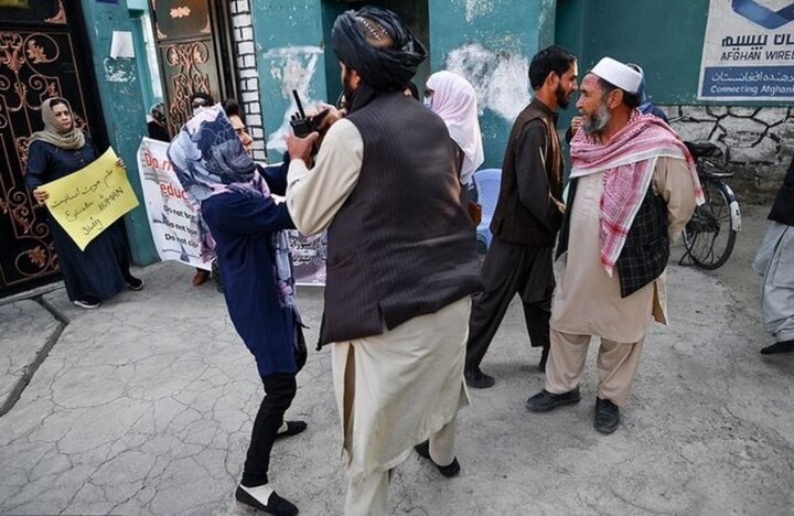 شلیک هوایی طالبان به تجمع زنان در کابل