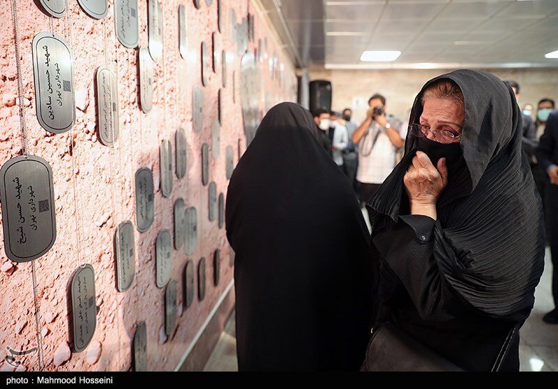 رونمایی از دیوارنگاره شهدای شهرداری تهران / تصاویر