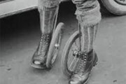 تصاویری از اولین اسکیت و کفش‌چرخدار در سال ۱۹۲۳ / فیلم