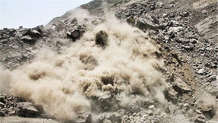 ویدیویی از لحظه ریزش کوه بر اثر زلزله در جنوب کشور