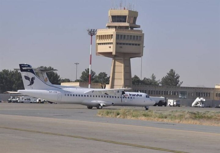 لحظه فرود موفق هواپیما تهران به اصفهان توسط خلبان پس از خاموش شدن یکی از موتورها / فیلم