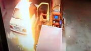 نجات معجزه‌آسای پدر و پسر پس از آتش‌سوزی وحشتناک خودرو هنگام سوختگیری در پمپ بنزین / فیلم