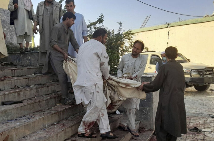 آمار قربانیان حمله انتحاری مسجد قندوز به ۱۵۰ نفر رسید