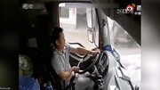 نجات معجزه‌آسای راننده کامیون پس از تصادف با تریلی سر پیچ / فیلم