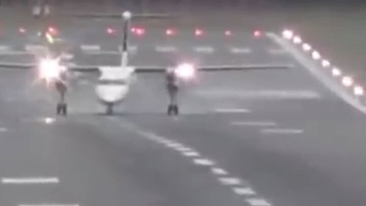 لحظه برخاستن و نشستن دو هواپیما روی باند فرودگاه هنگام وزش شدید باد / فیلم