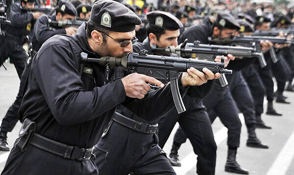 آموزش نیروهای ضدتروریسم چین توسط یگان ویژه ایران / فیلم