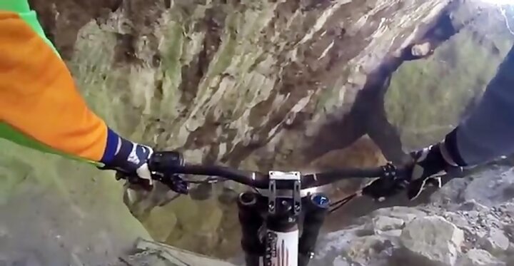 ویدیو دلهره‌آور از هیجان دوچرخه‌سواری در کوه