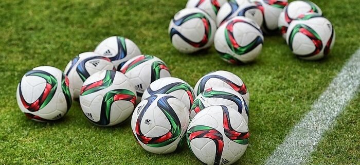 روش عجیب داوران ایرانی برای واردات توپ فوتبال به کشور! / فیلم