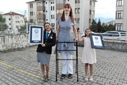 این زن با ۲۱۵ سانتیمتر بلندقدترین زن زنده جهان است! / فیلم