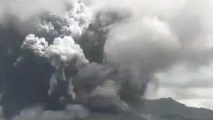 تصاویر ترسناک از فوران آتشفشان کوه آسو در ژاپن / فیلم
