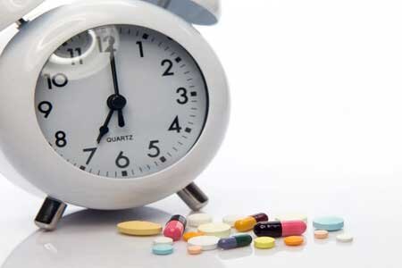 بهترین زمان مصرف هر ویتامین را بشناسید / مصرف چه ویتامین‌هایی باید با معده خالی باشد؟