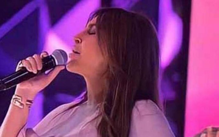 حضور خواننده زن عرب در کنسرت با جلیقه ضدگلوله / عکس