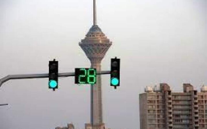 علت تغییر ناگهانی رنگ چراغ‌های راهنمایی و تغییر ثانیه‌ها در تهران چیست؟