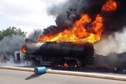 زنده سوختن راننده تانکر حمل سوخت در میان شعله‌های آتش در استان فارس / فیلم