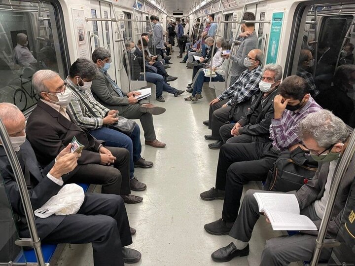 اتفاقی عجیب در مترو تهران / عکس