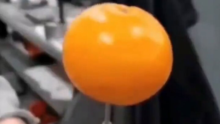 شیوه جالب کندن پوست نارنگی و پرتقال با پمپ باد / فیلم