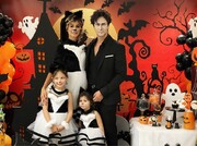 عکس‌های هالوینی شاهرخ استخری به همراه همسر و فرزندانش