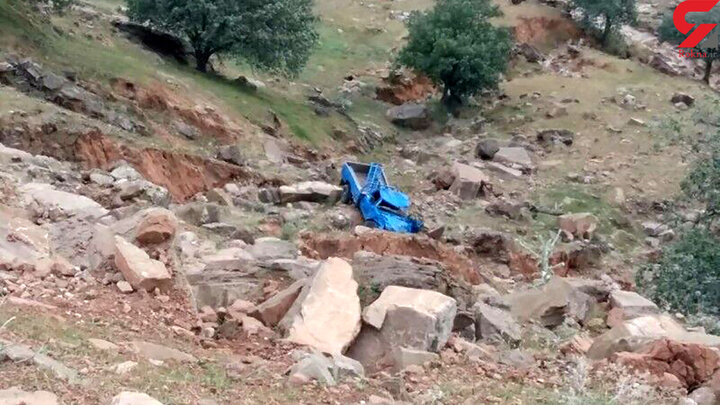 سقوط نیسان به دره با ۴ کشته و زخمی / عکس وحشتناک