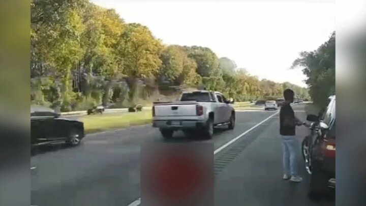 ویدیو هولناک از برخورد مرگبار خودروی شاسی بلند با کارگر خیابان  