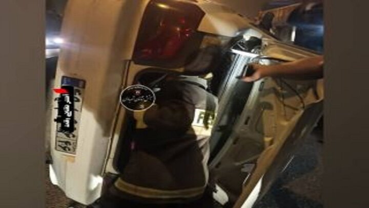 ۲ مصدوم در پی واژگونی خودرو در جاده رشت - تهران