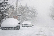 بارش نخستین برف پاییزی در جاده طالقان به هشتگرد / فیلم