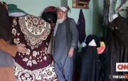 تصویری تلخ از لحظه فروش دختر ۹ ساله افغانستانی به مرد ۵۵ ساله / عکس