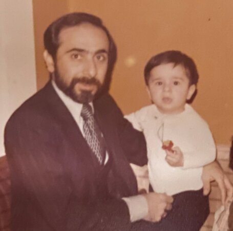 سپند امیرسلیمانی کوچک در آغوش پدرش /عکس