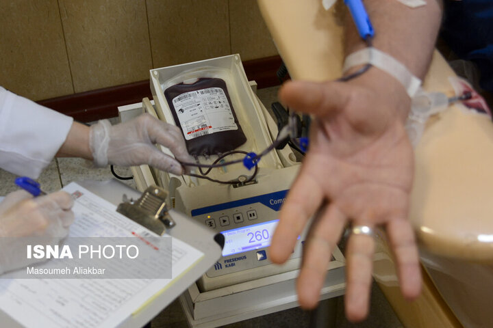 وضعیت شکننده ذخایر خون در تهران / آیا با تزریق واکسن کرونا، اهدای خون ممنوع است؟