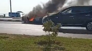لحظه آتش‌گرفتن خودرو وانت در بلوار ساحلی بندرعباس / فیلم