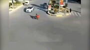 ویدیو هولناک از تصادف مرگبار موتورسیکلت با خودروی لاکچری