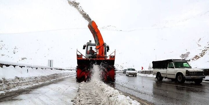 بارش برف و باران در جاده‌های ‌۱۲ استان / ترافیک سنگین در آزادراه کرج و قزوین