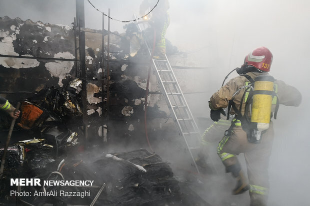 آتش‌سوزی یک فروشگاه بزرگ در قائمشهر