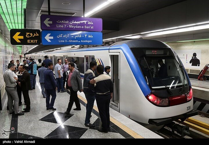 فیلمی جنجالی از بدرفتاری کارکنان مترو تهران با مردم! 