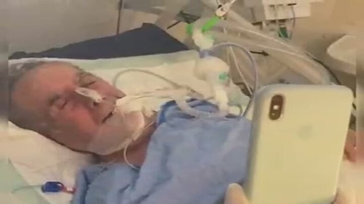 ویدیو احساسی عاشقانه‌های بیمار ۷۷ ساله مازندرانی روی تخت بیمارستان برای همسرش / فیلم