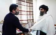 نحوه دست‌دادن عجیب طالبان با سفیر ژاپن / عکس