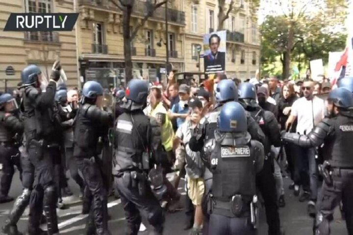 درگیری حامیان‌ جنبش آنتیفا با پلیس فرانسه / فیلم