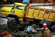 تصادف تریلی با اتوبوس در محور کاشان ـ قم با ۸ کشته و ۱۶ زخمی + اسامی مصدومان و کشته شدگان / فیلم