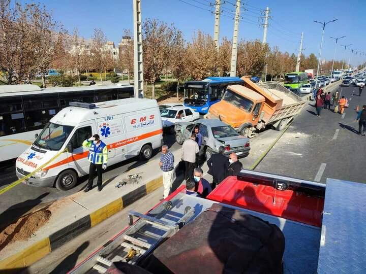 ویدیو هولناک از تصادف مرگبار کامیون با خودرو سواری در شیراز + پراید له شد