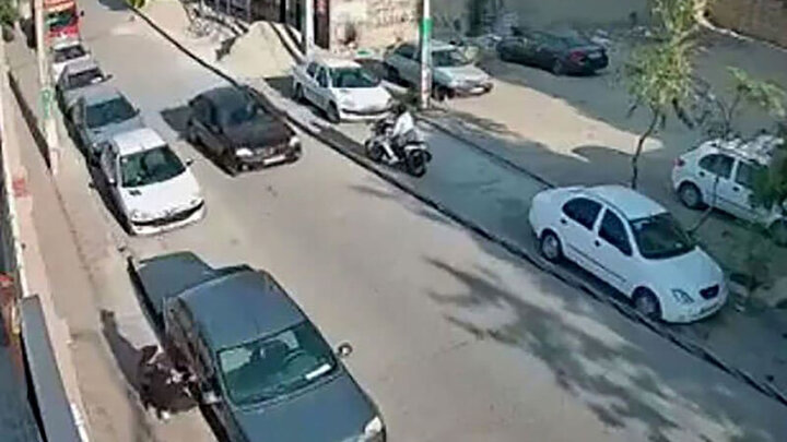سرقت عجیب خودروی پراید در خیابان رسالت مشهد / فیلم